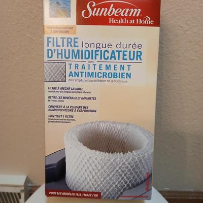 Hunter Fan co. Humidifier with a box of filters
