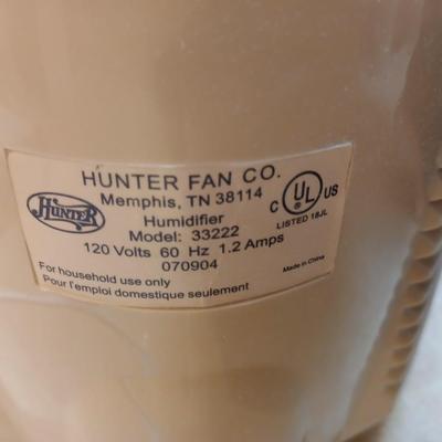 Hunter Fan co. Humidifier with a box of filters