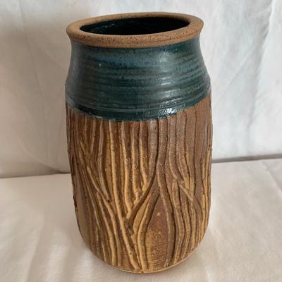 Unique Earth-Toned Pottery Vessels (K-HS)