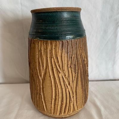 Unique Earth-Toned Pottery Vessels (K-HS)