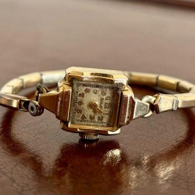 Vintage Bulova ladies'gold watch