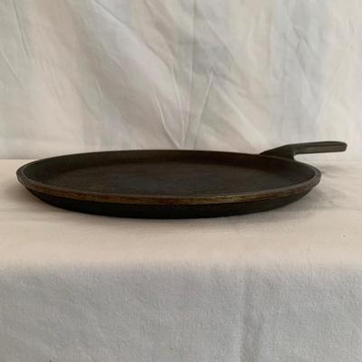 Four Lodge Cast Iron Skillets & New Silicone Handle Holders (K-HS)