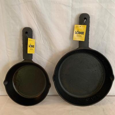 Four Lodge Cast Iron Skillets & New Silicone Handle Holders (K-HS)