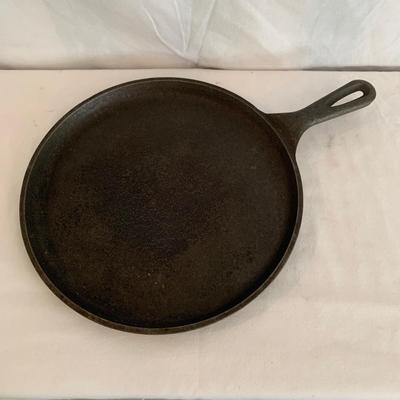 Four Lodge Cast Iron Skillets & New Silicone Handle Holders (K-HS)