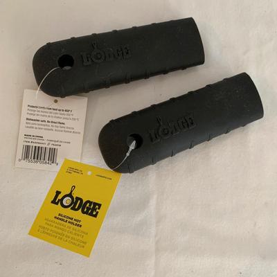 Four Lodge Cast Iron Skillets & New Silicone Handle Holders (K-HS)