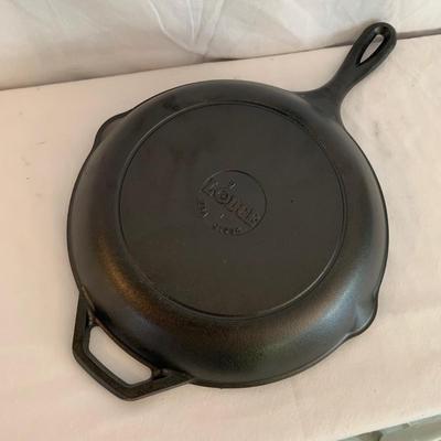 Four Lodge Cast Iron Skillets & New Silicone Handle Holders (K-HS)