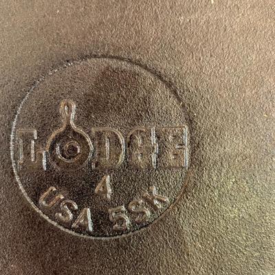 Four Lodge Cast Iron Skillets & New Silicone Handle Holders (K-HS)