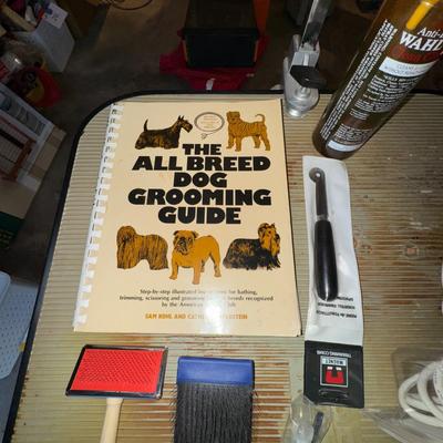 385 Dog Grooming Table & Supplies