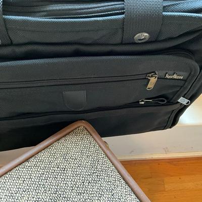 552 Hartman Luggage Set With Stand