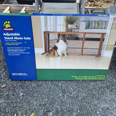 390 Top Paw Adjustable Stand Alone Pet Gate