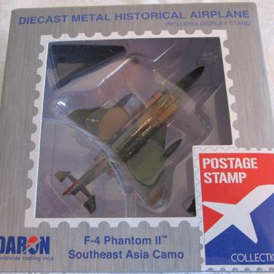 Daron F4 Phantom II Southeast Asia Camo die cast historic airplane with stand 1:155 scale