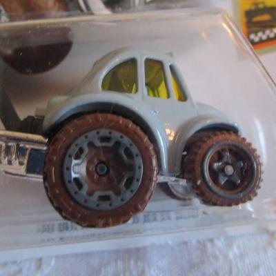 2 Hot Wheel cars