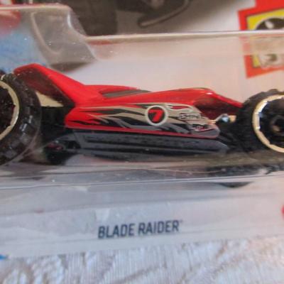 2 Hot Wheel cars
