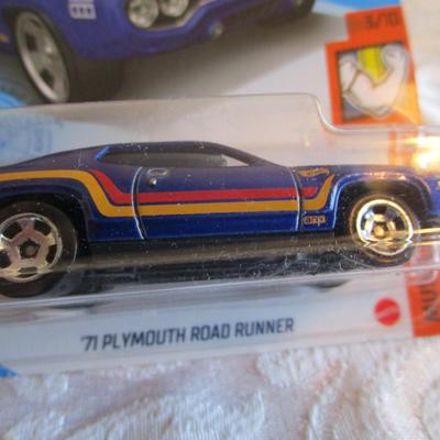 2 Hot Wheel cars