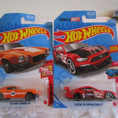 2 Hot Wheel cars