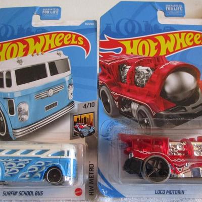2 Hot Wheel cars