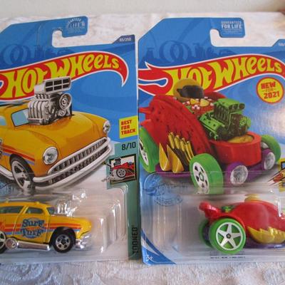 2 Hot Wheel cars
