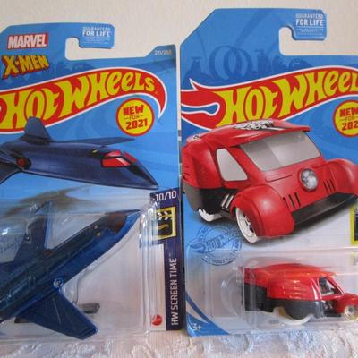 2 Hot Wheels cars