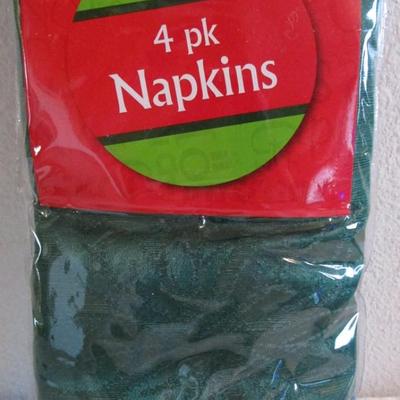 4-pk cloth napkins, green, 17" x 17" each Poinsettia design
