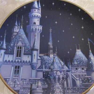 2 Christmas plates, one 8", one 7"