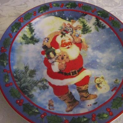 2 Christmas plates, one 8", one 7"