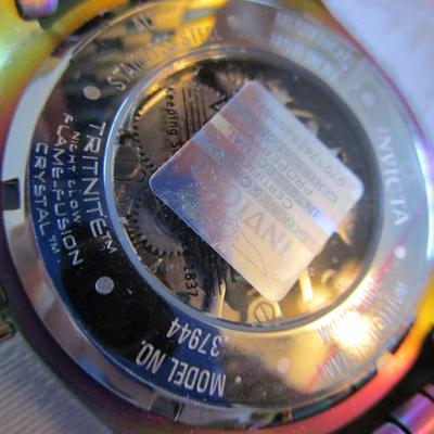 Invicta Pro Diver # 26332 men's watch with opalescent watchband