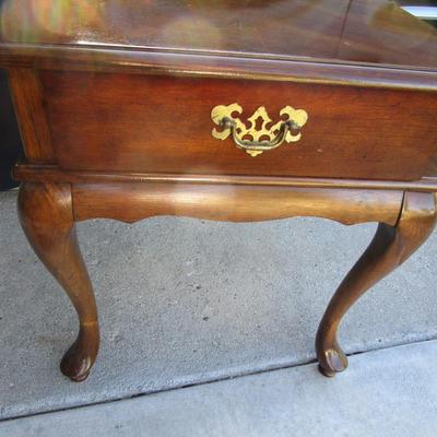 Wood end table with drawer