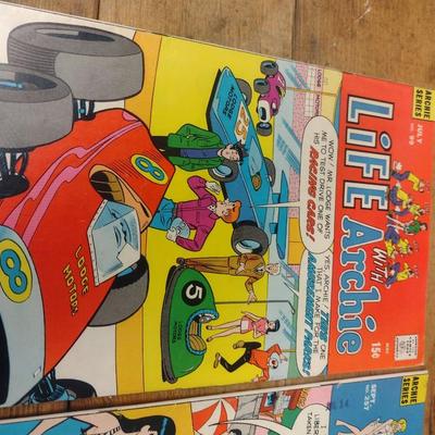 Pair of Archie Series Comic Books #99 July 1970 and #257 September 1971 Ungraded
