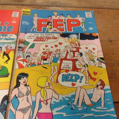 Pair of Archie Series Comic Books #99 July 1970 and #257 September 1971 Ungraded