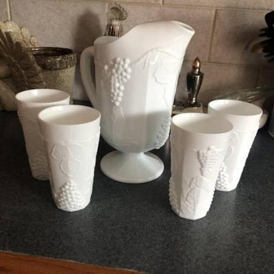 Indiana Colony Harvest w/Grapes Pitcher w/4 Tumblers, Milk Glass Pitcher in VG Preowned Condition.