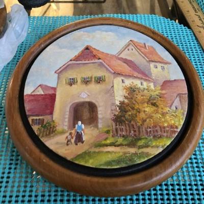 Vintage Echtes Teakholz Handgeformt Hand Painted Wooden Plaque 10" Diameter from an Estate.