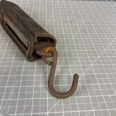 200 Pound Antique Spring Scale