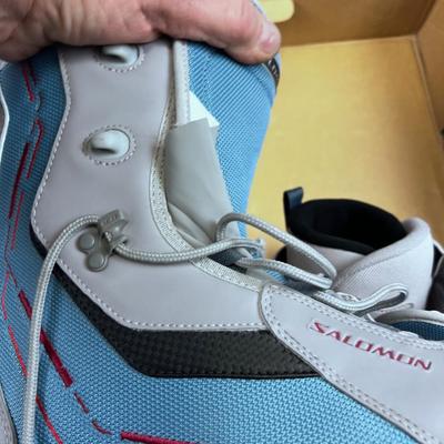 Salomon Snowboard BOOTS NEW never Worn