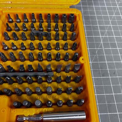 200 Piece BIT SET in A Hard Case