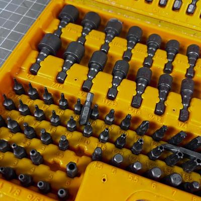 200 Piece BIT SET in A Hard Case