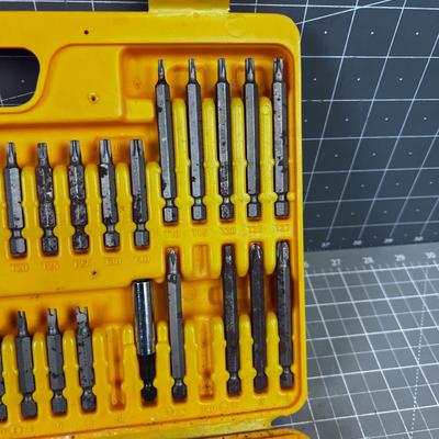 200 Piece BIT SET in A Hard Case