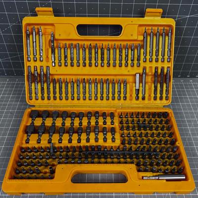 200 Piece BIT SET in A Hard Case