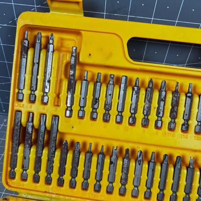 200 Piece BIT SET in A Hard Case