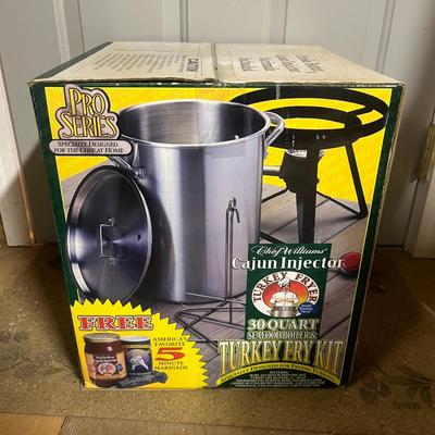 NIB 30 Quart Turkey Fryer Kit (BWS-MG)