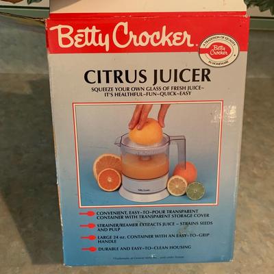Food Processor, Blender, Citrus Juicer, Salad Shooter, & Can Opener (K-HS)