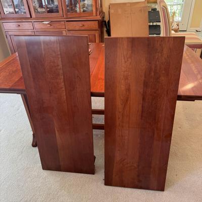 Pennsylvania House Dining Room Table with Two Leafs (DR-DZ)