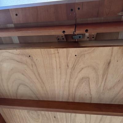 Pennsylvania House Dining Room Table with Two Leafs (DR-DZ)