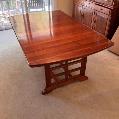 Pennsylvania House Dining Room Table with Two Leafs (DR-DZ)