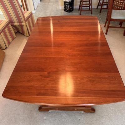 Pennsylvania House Dining Room Table with Two Leafs (DR-DZ)