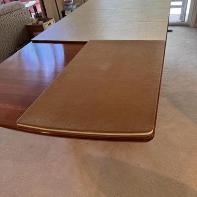 Pennsylvania House Dining Room Table with Two Leafs (DR-DZ)