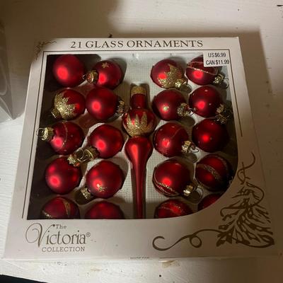 Christmas Ornaments & Colored Lights (BWS-MG)