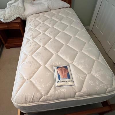 Matching Twin Bed Frames & Side Table (GB-RG)