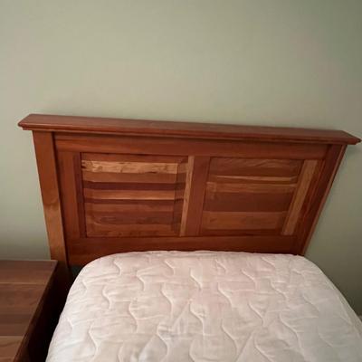 Matching Twin Bed Frames & Side Table (GB-RG)