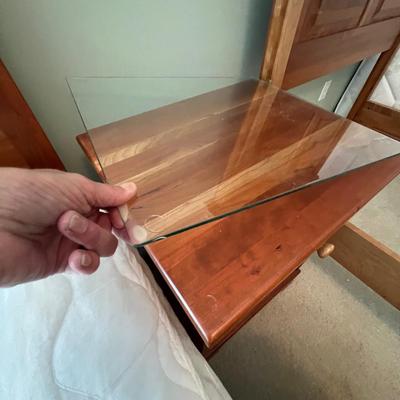 Matching Twin Bed Frames & Side Table (GB-RG)