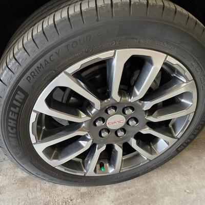 2020 GMC Acadia Denali 11k miles only!